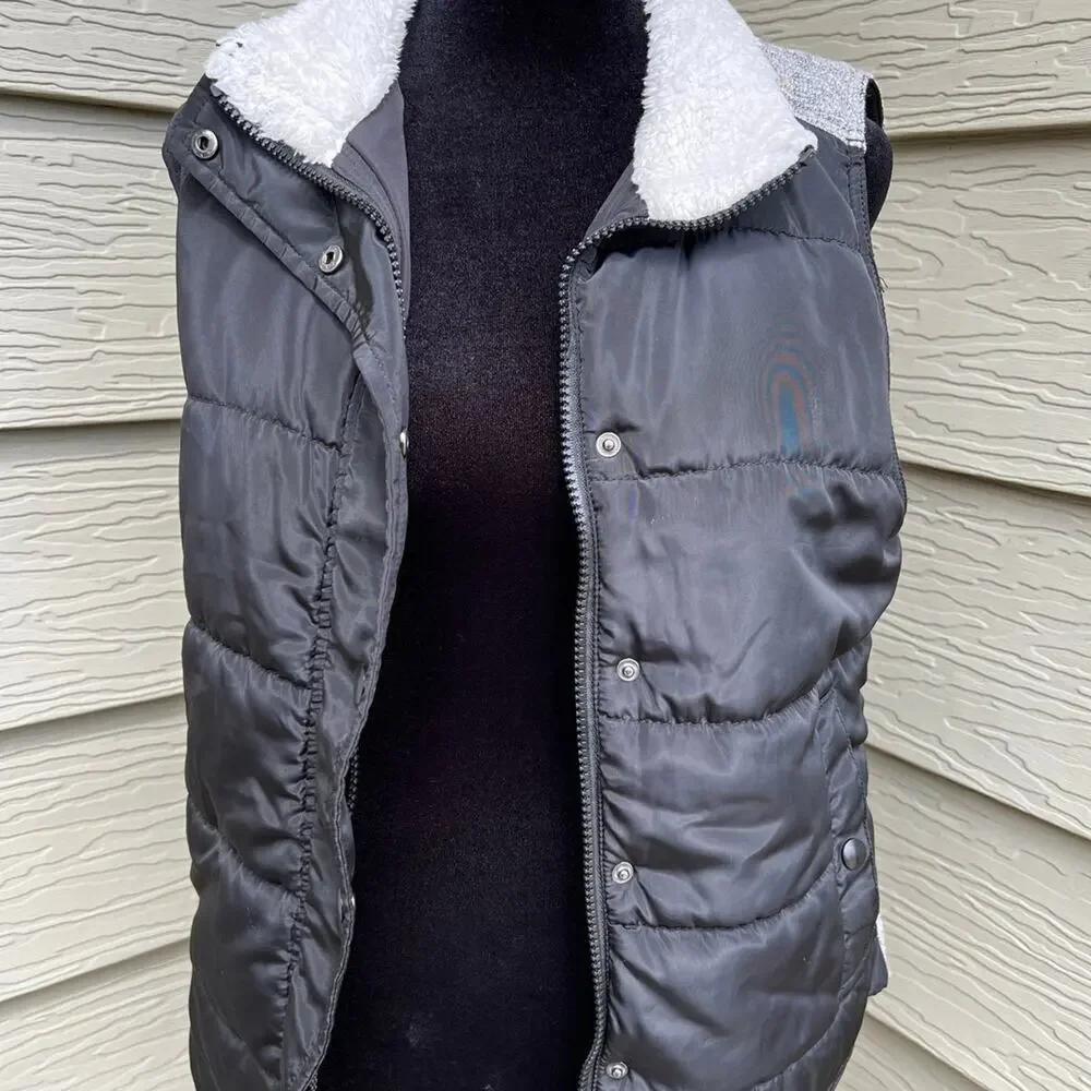 Skies are Blue, Women’s vest, size S, nylon & knit, white plush collar